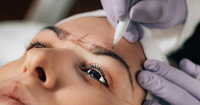 Microblading - cena stylizacji brwi i co wpływa na koszt zabiegu