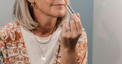 Makijaż dzienny dla dojrzałych kobiet - subtelne poprawki