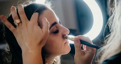 Konturowanie nosa - jak optycznie zmienić jego kształt