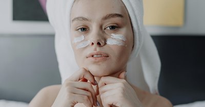Najczęstsze błędy w pielęgnacji twarzy - czego unikać w codziennej rutynie