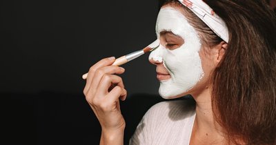 Maseczki do twarzy w domowej pielęgnacji - DIY przepisy i gotowe produkty